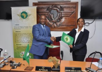 Abdérahmane Berthé, AFRAA’s Secretary General and Ms. Angeline Simana, AFCAC’s Ag. Secretary General during the MOU signing