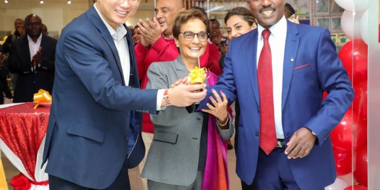 Diamond Trust Bank (DTB) Kenya customer James Pan (left) joins DTB Group Chief Executive Officer Nasim Devji and Chairperson Linus Gitahi (right) at the official opening of the new DTB Imaara Branch.