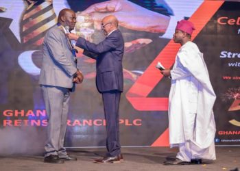 Dr. Ben Kajwang (Left) receives the presidential pendant from Mr. Hassan El Sayed, General Manager of Sudan Insurance and Reinsurance Company as outgoing AIO President, Mr. Tope Smart watches on.