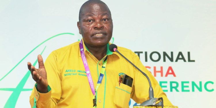 KUPPET-Secretary-General-Akelo-Misori-addressing-delegates-at-the-45th-KESSHA-conference-at-Sheikh-Zayed-Mombasa-in-2021-scaled