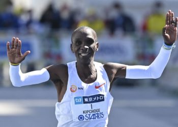 Kenya's Eliud Kipchoge Crosses The Finish Line To win The 2022 Berlin Marathon