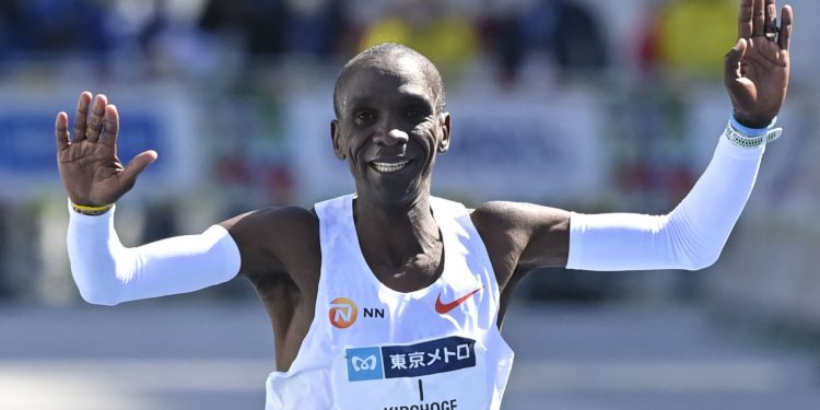 Kenya's Eliud Kipchoge Crosses The Finish Line To win The 2022 Berlin Marathon