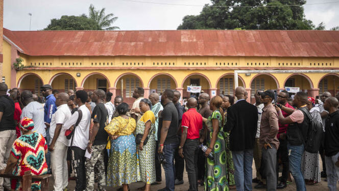 Voters queue outside a polling station during the presidential elections in Kinshasa, Democratic Republic of Congo, Wednesday, Dec. 20, 2023. Congo headed to the polls Wednesday to vote for president as authorities scrambled to finalise preparations in an election facing steep logistical and security challenges. (AP Photo/Mosa'ab Elshamy)